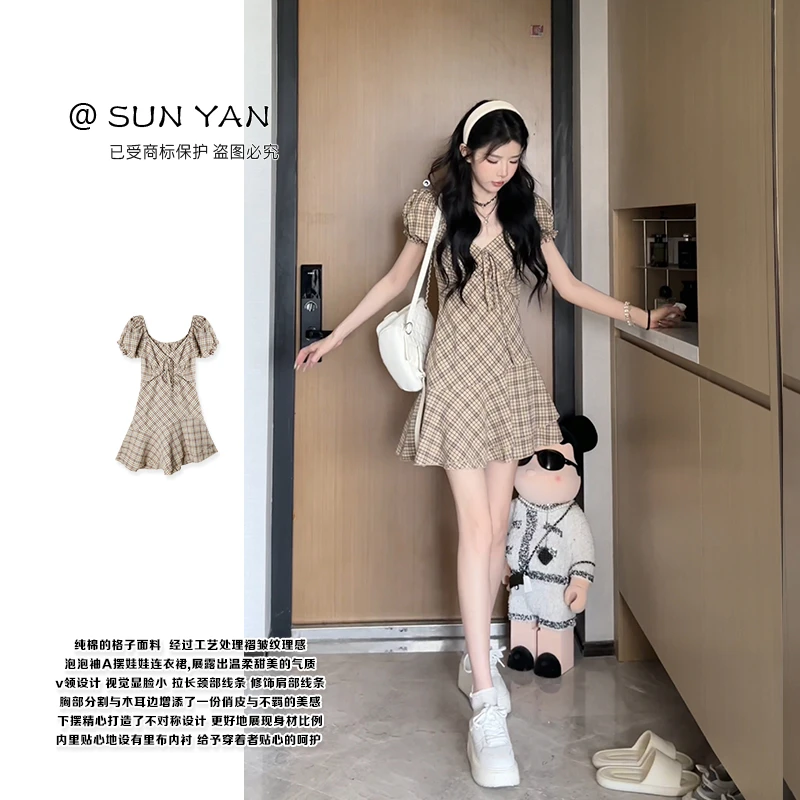 孙妍新款【泰兰德假日】复古设计感V领泡泡袖修身格子连衣裙新款