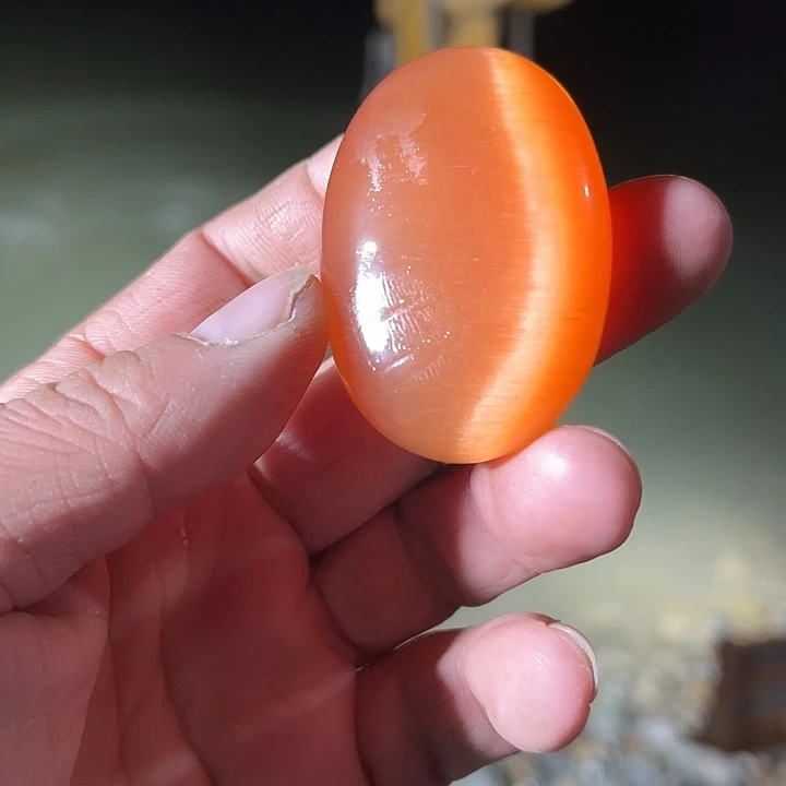 和田玉（糖玉）未镶嵌珠宝奇石