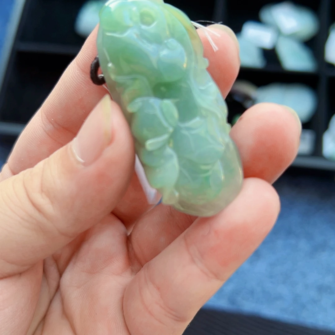 翡翠未镶嵌颈饰挂件