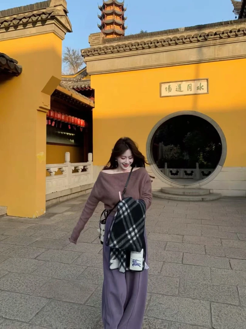 2026秋冬新款温柔软糯奶fufu针织高级感绝美紫色斜肩毛衣女阔腿裤