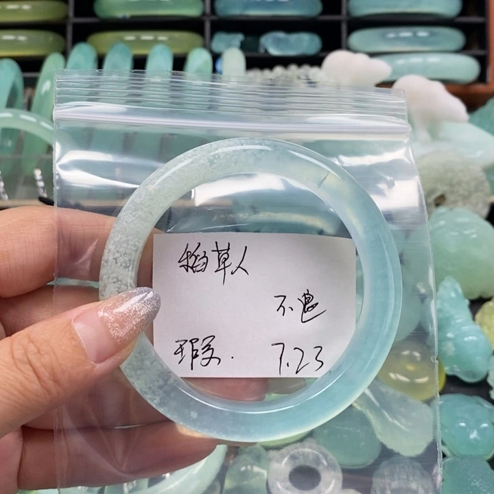 蛇纹石玉未镶嵌手镯稻*人