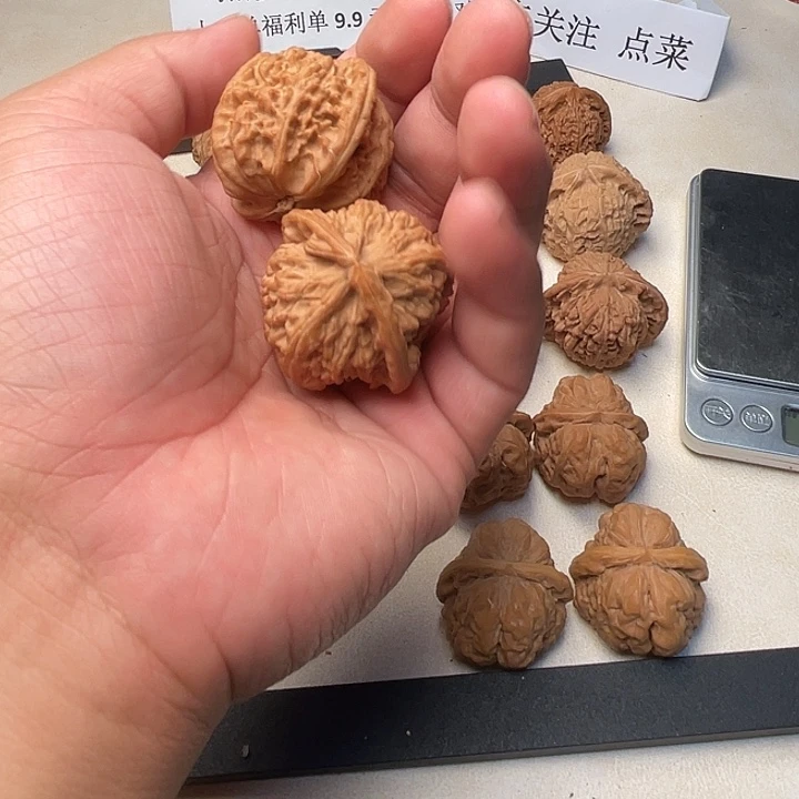 用***7文玩核桃吊坠白狮子