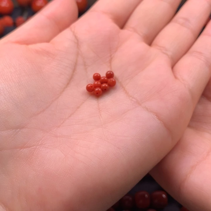 秋***.南红玛瑙未镶嵌小米珠3.8MM左右
