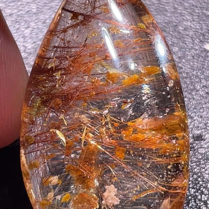 用***4未镶嵌颈饰发晶钛晶