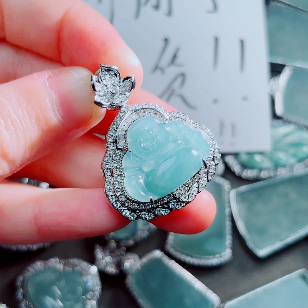 翡翠颈饰未镶嵌佛公