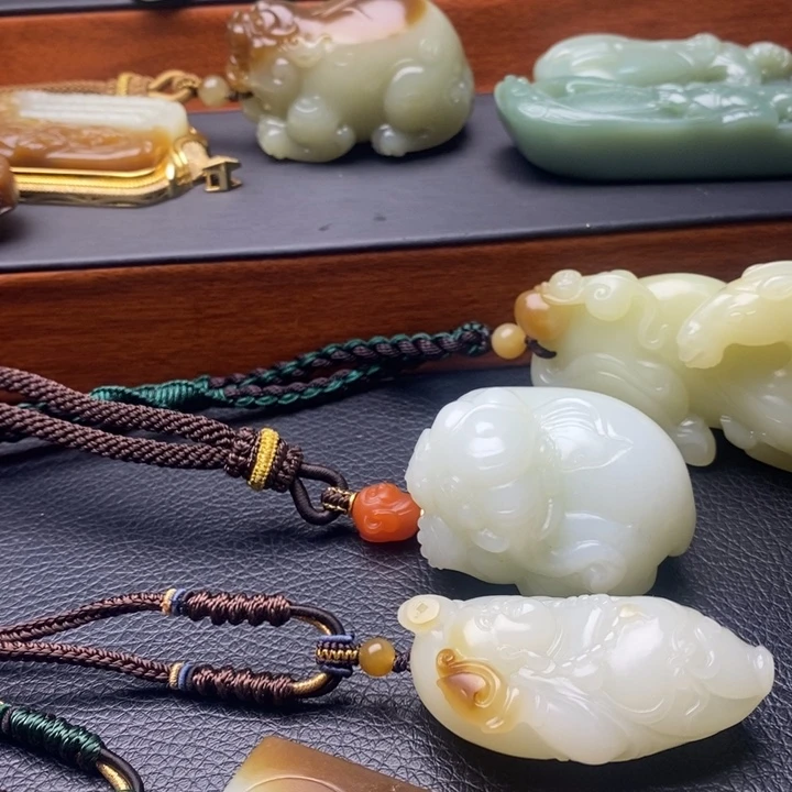 和田玉未镶嵌挂件