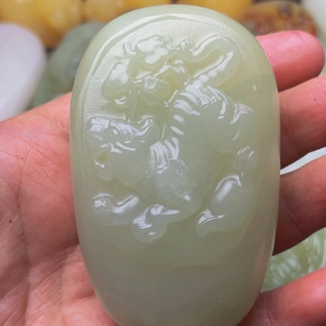 石材方解石手把件虎微瑕不退