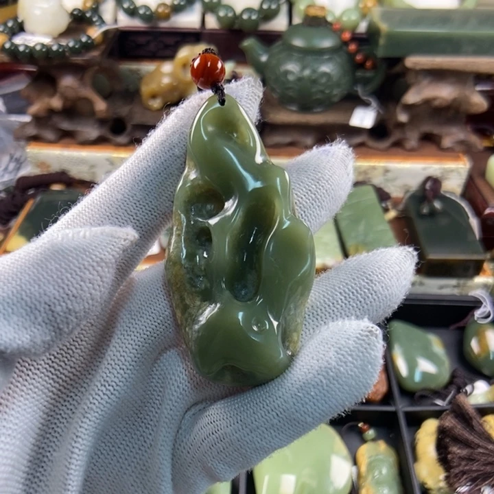 颈饰未镶嵌岫岩河磨玉（透闪石质玉）巨*