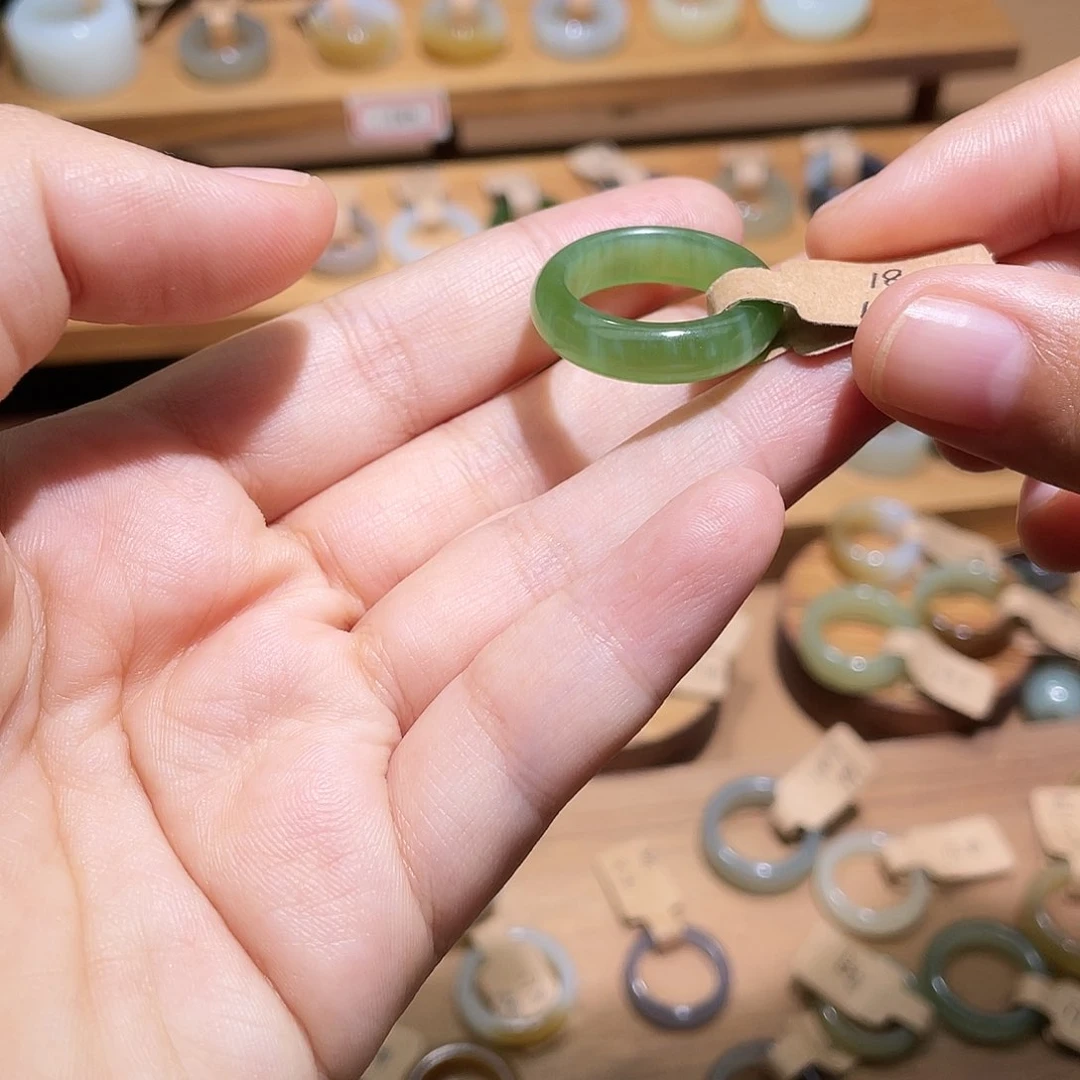 花***隐和田玉戒指未镶嵌18