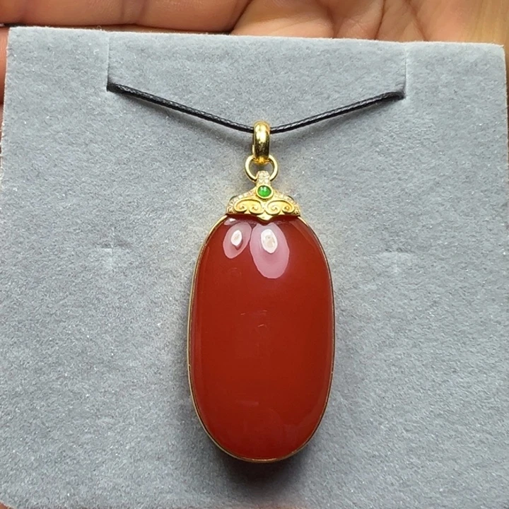 南红玛瑙18K金镶嵌吊坠