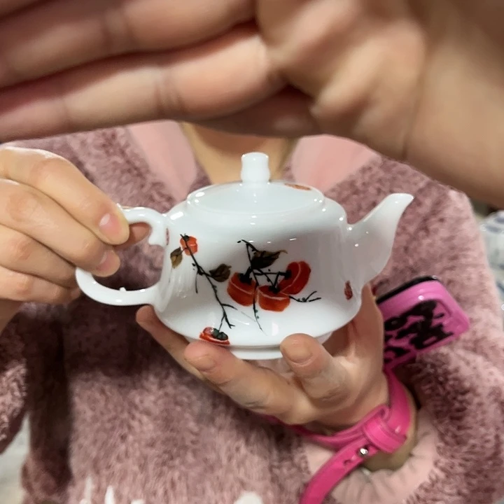瓷片景德镇陶瓷茶壶。