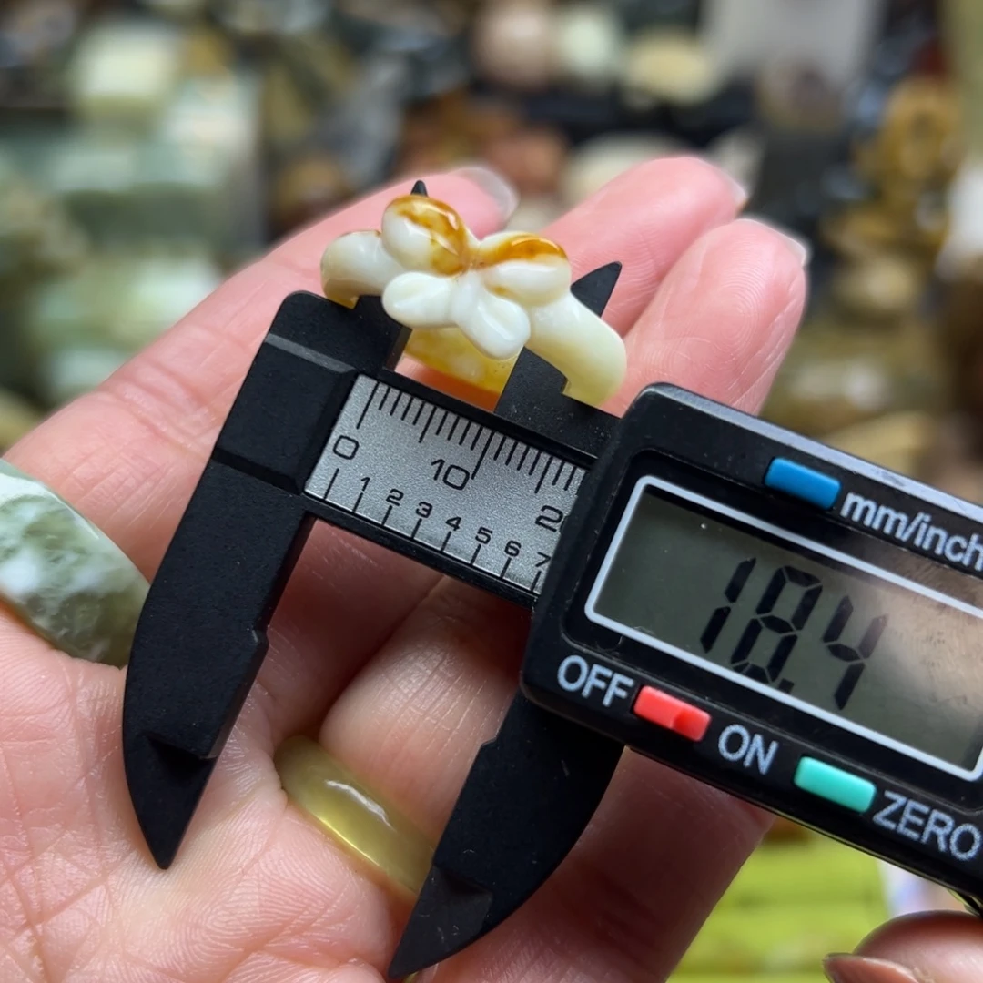 岫玉未镶嵌颈饰花玉蝴蝶结有点点小纹纹