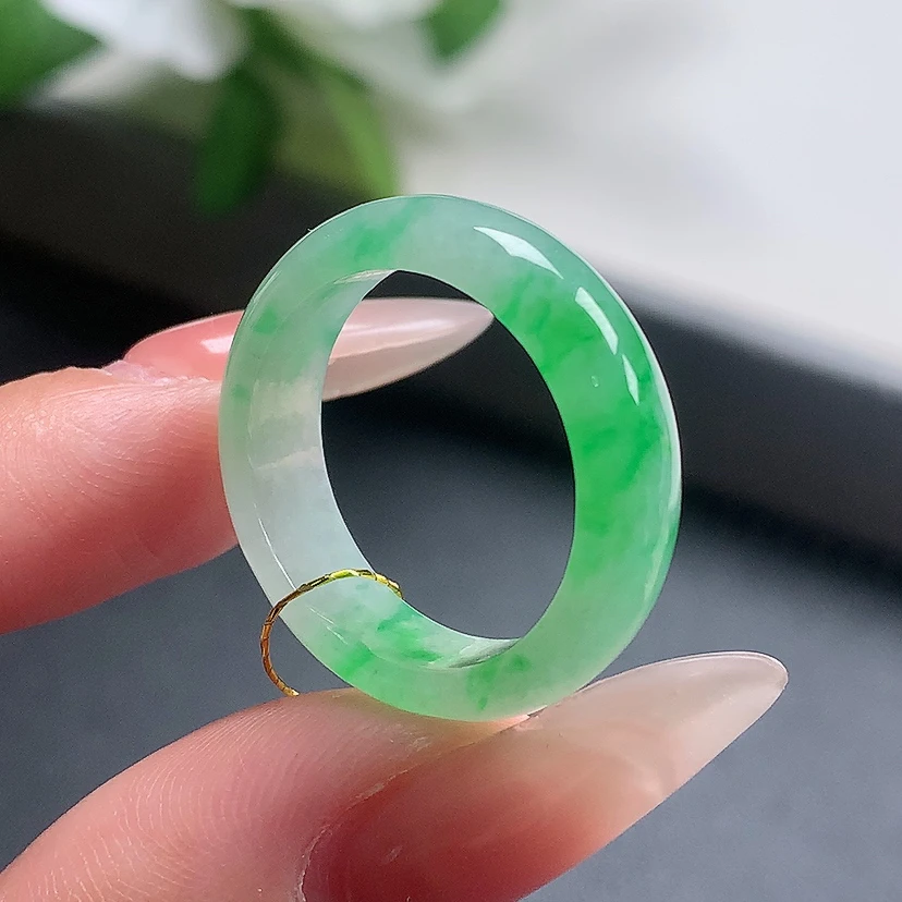 19圈 天然A货缅甸翡翠戒指戒圈白底飘阳绿S1964尺寸：18.9-6.2-3.2