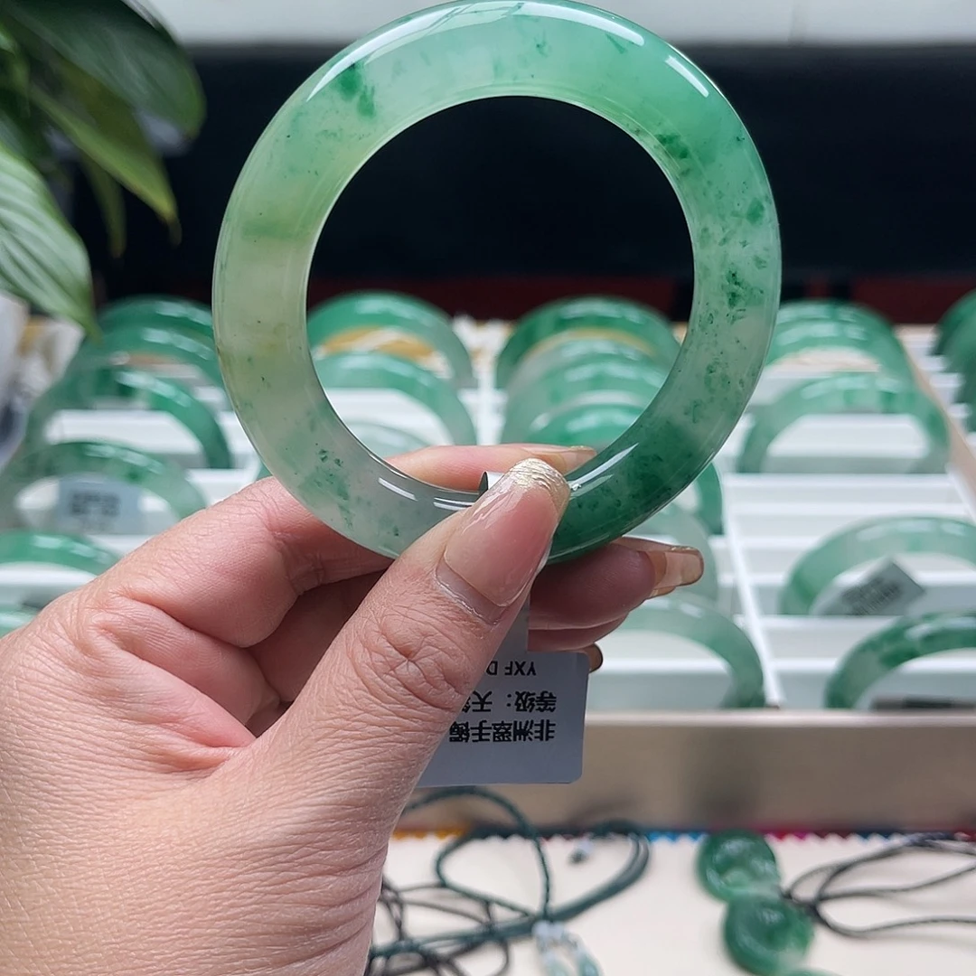 石英质玉（非洲翠）未镶嵌手镯