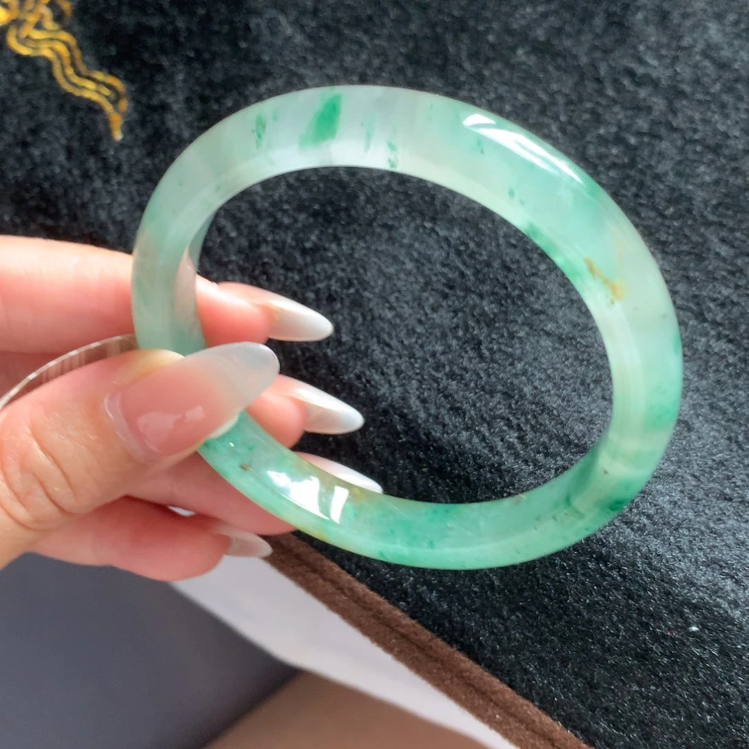 石英质玉（非洲翠）手镯未镶嵌
