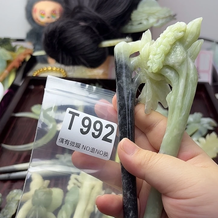 一***芙蛇纹石玉合金发饰