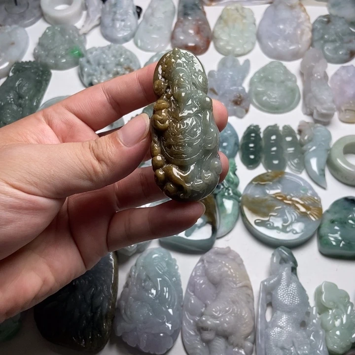翡翠未镶嵌颈饰财爷48