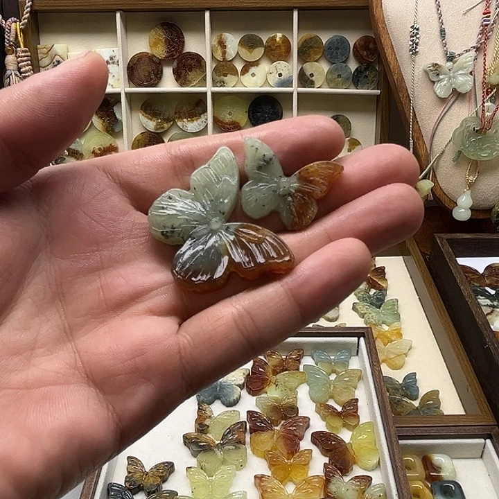 小***只蛇纹石玉未镶嵌吊坠(不含链)