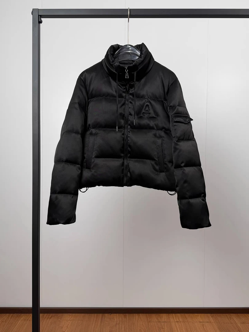 8866#欧货时尚年轻款字母刺绣羽绒服女短款面包立领保暖小个子