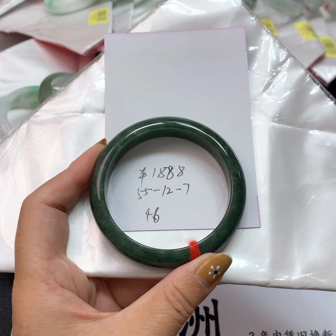 翡翠手镯未镶嵌46
