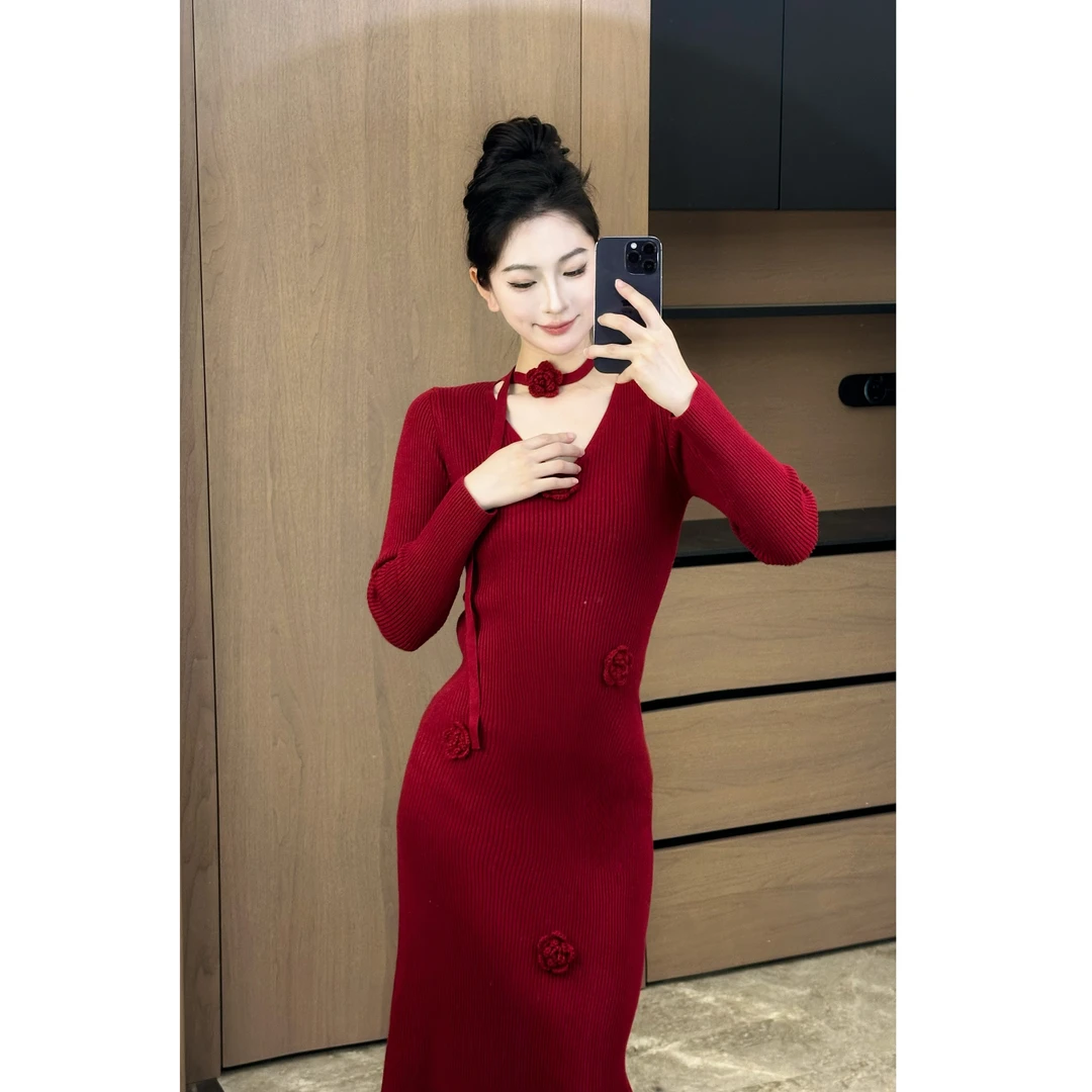 复古显瘦针织连衣裙女新款裙子V领立体花朵修身长裙