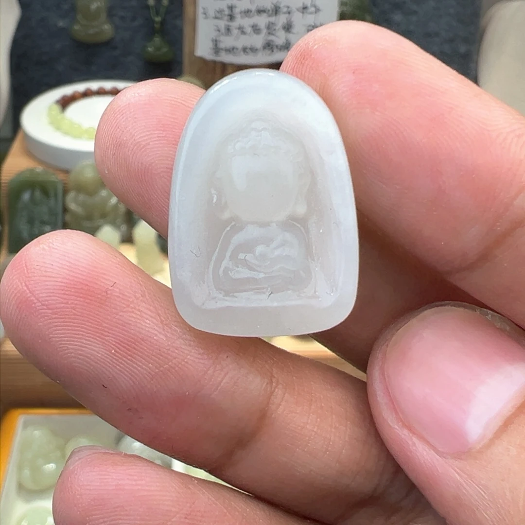 和田玉吊坠(不含链)未镶嵌无相佛有瑕疵有裂