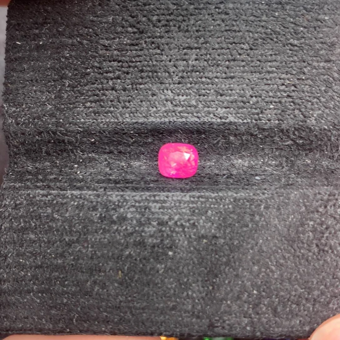 尖晶石裸石未镶嵌热粉色马亨盖1.11ct