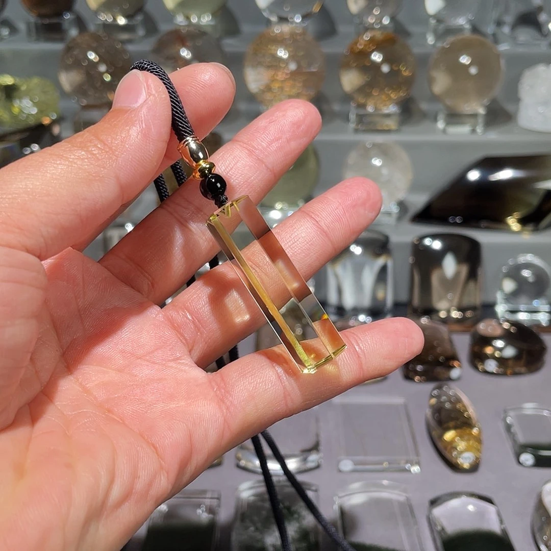 水晶水晶挂件未镶嵌小*。