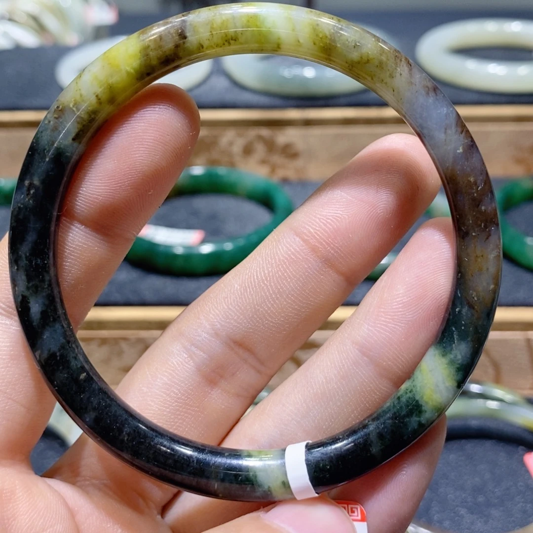 独山玉未镶嵌手镯