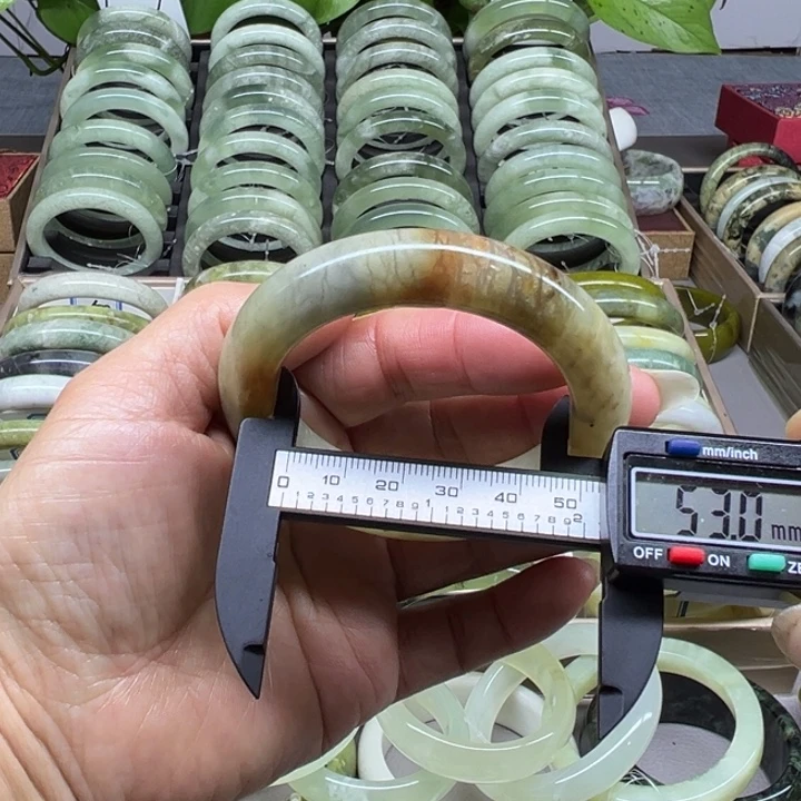 蛇纹石玉未镶嵌手镯62