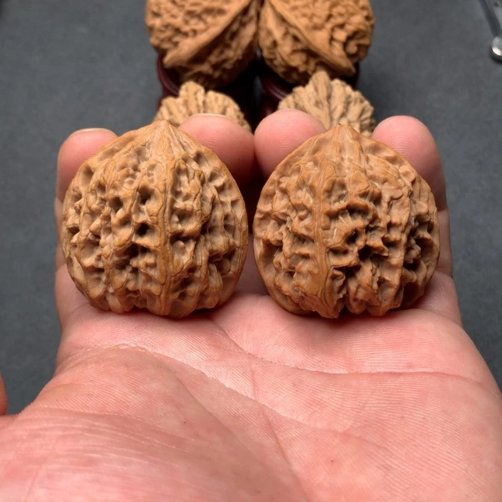 文玩核桃吊坠紫荆关野牛文玩核桃