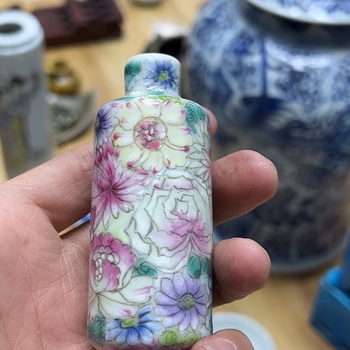 通***轩瓷片精美的陶瓷摆件……