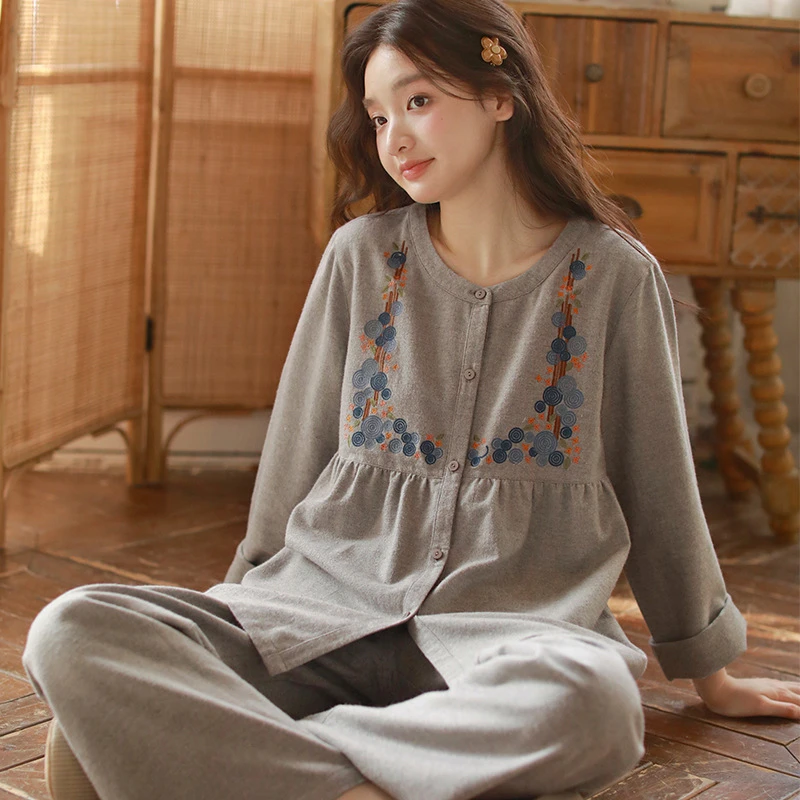 胸垫秋冬家居秋季新款女棉质磨毛绒布高工刺绣女士薄款服圆领大码