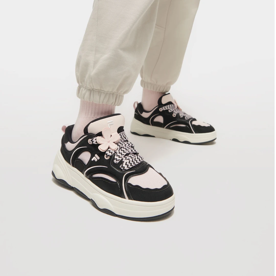 FILA斐乐潮牌皮网拼接板鞋女鞋2025春新款厚底休闲黑粉运动鞋