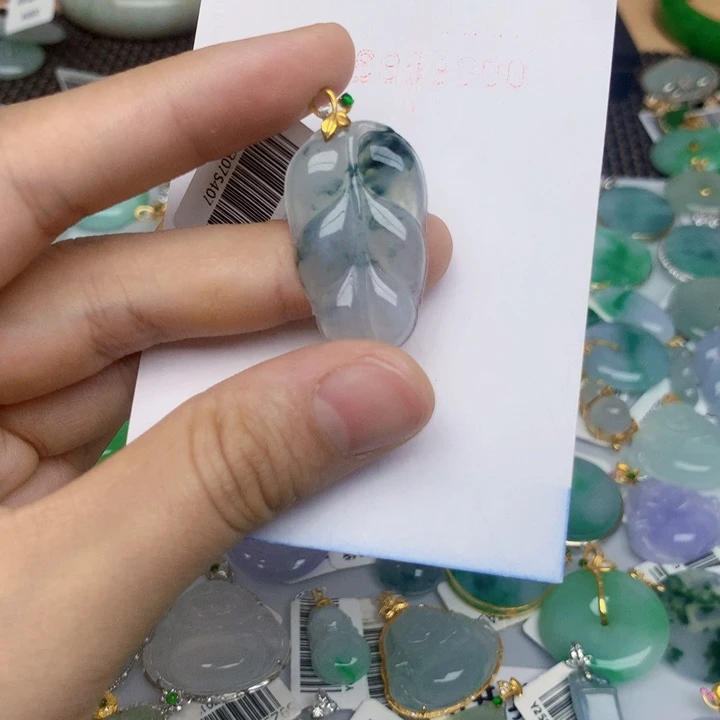 翡翠18K金镶嵌颈饰叶子