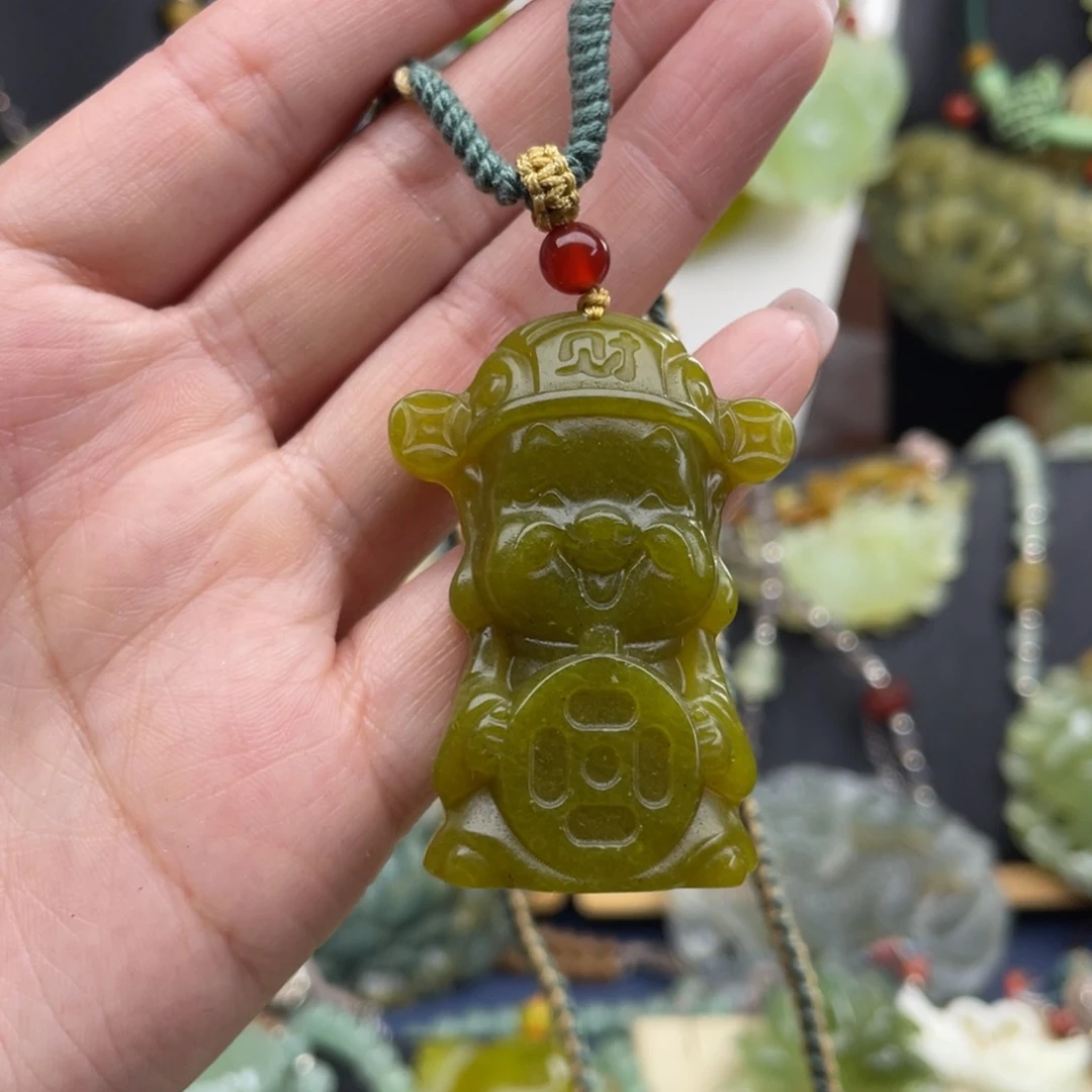 蛇纹石玉未镶嵌颈饰