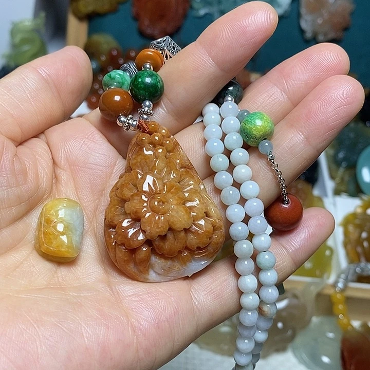 苏***黛翡翠未镶嵌吊坠(赠链)