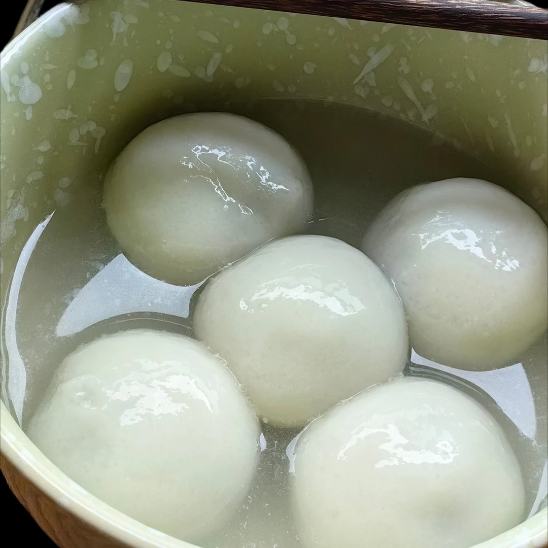 1网红石磨手工大汤圆《黑芝麻花生馅大汤圆》