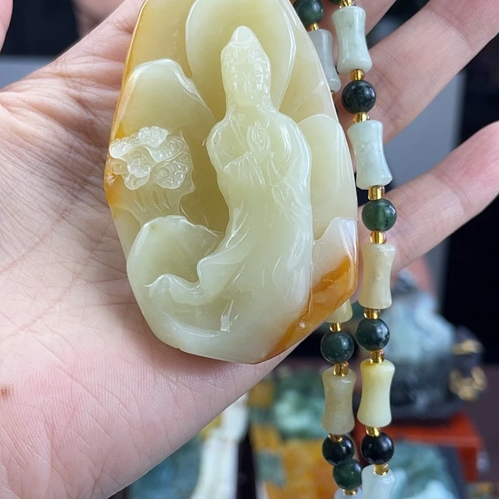 蛇纹石玉未镶嵌颈饰