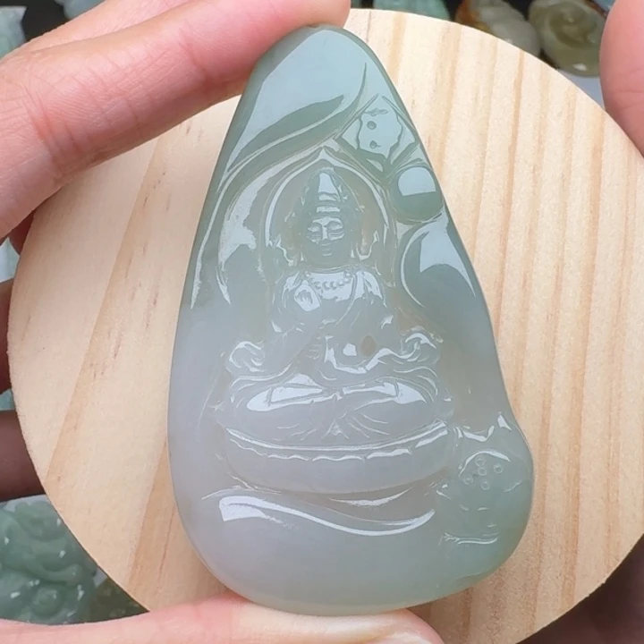 翡翠未镶嵌颈饰观音