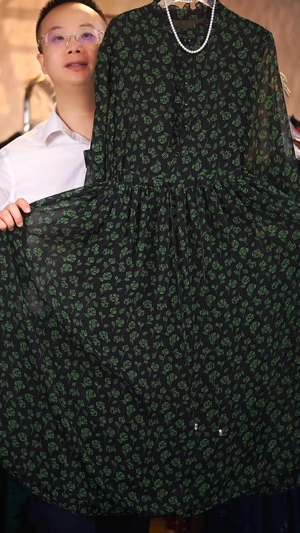 C100绿色玫瑰爆款连衣裙属轻奢2024年春夏款显瘦气质