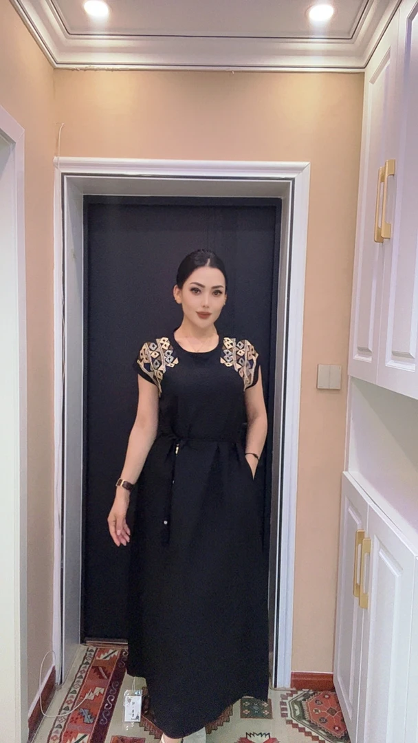 2025夏季款女生时尚气质连衣裙收腰穿搭潮流显瘦女装