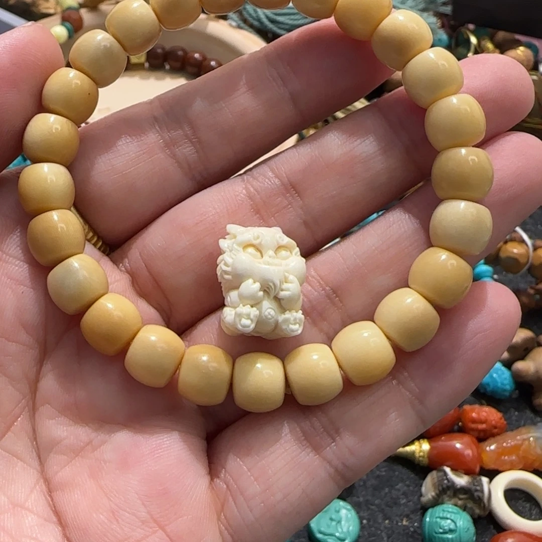 翟***吊坠菩提根/象牙果