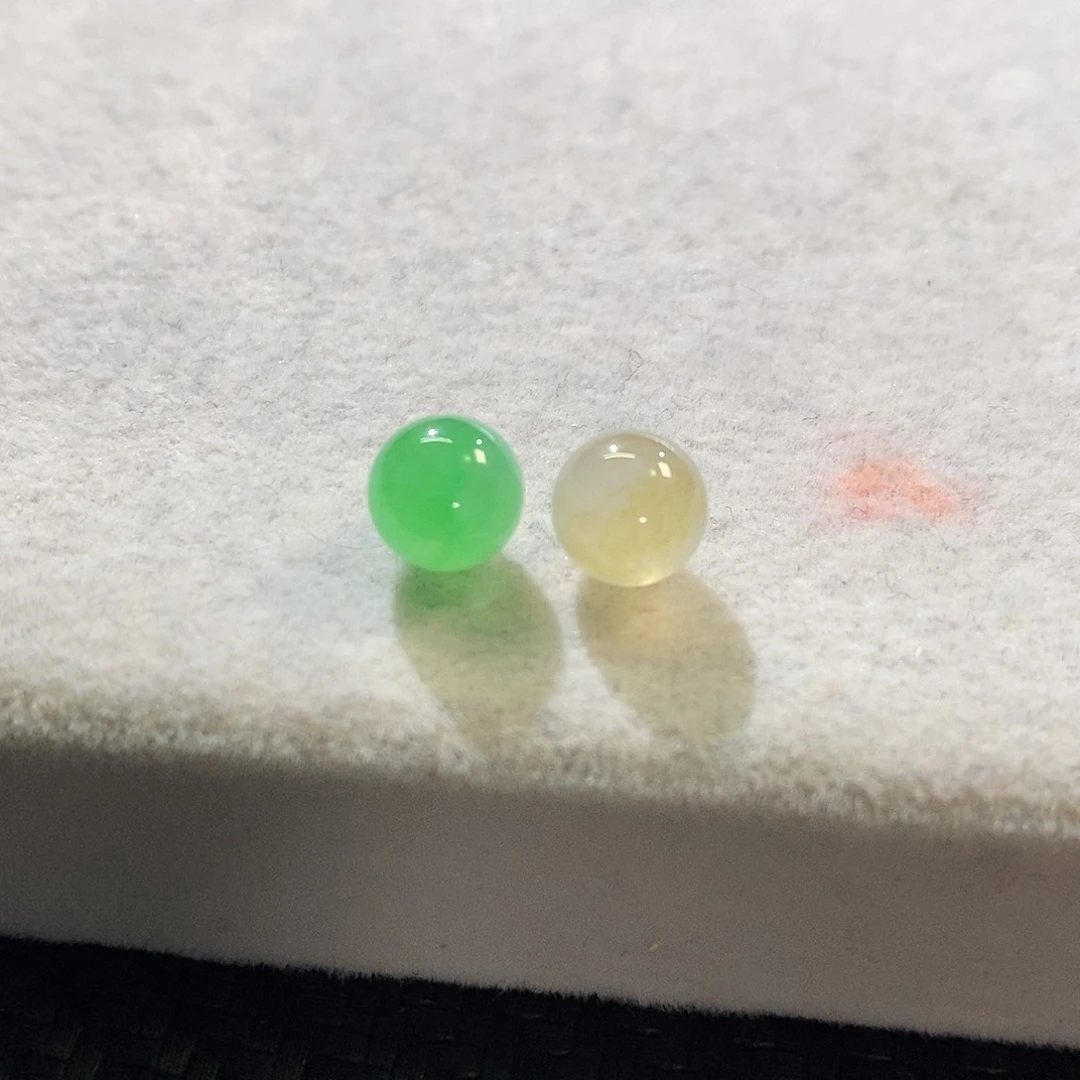 翡翠未镶嵌挂件一对珠珠