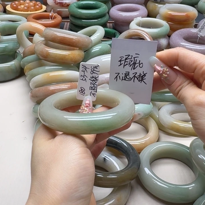 石英质玉未镶嵌手镯