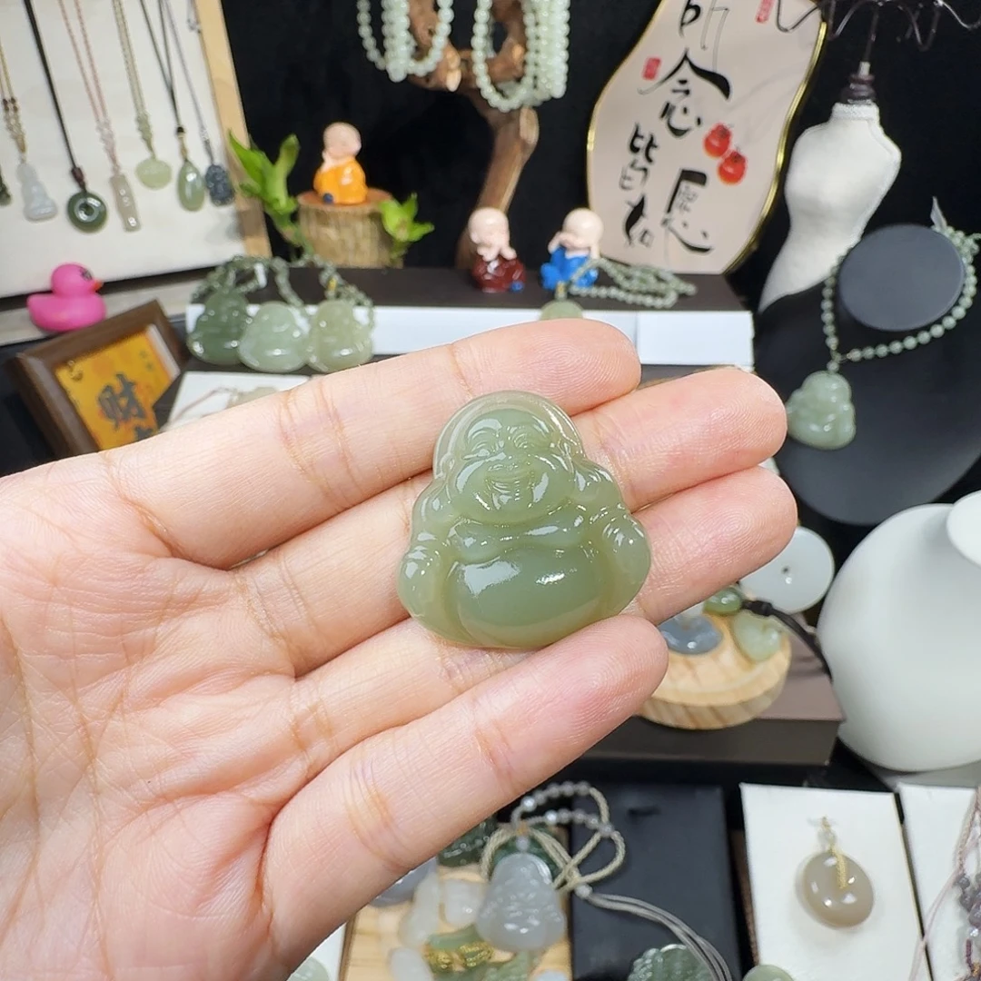 小***:颈饰未镶嵌和田玉
