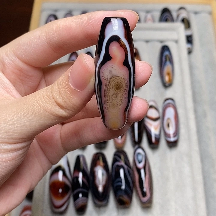 童***虎玛瑙/玉髓未镶嵌颈饰