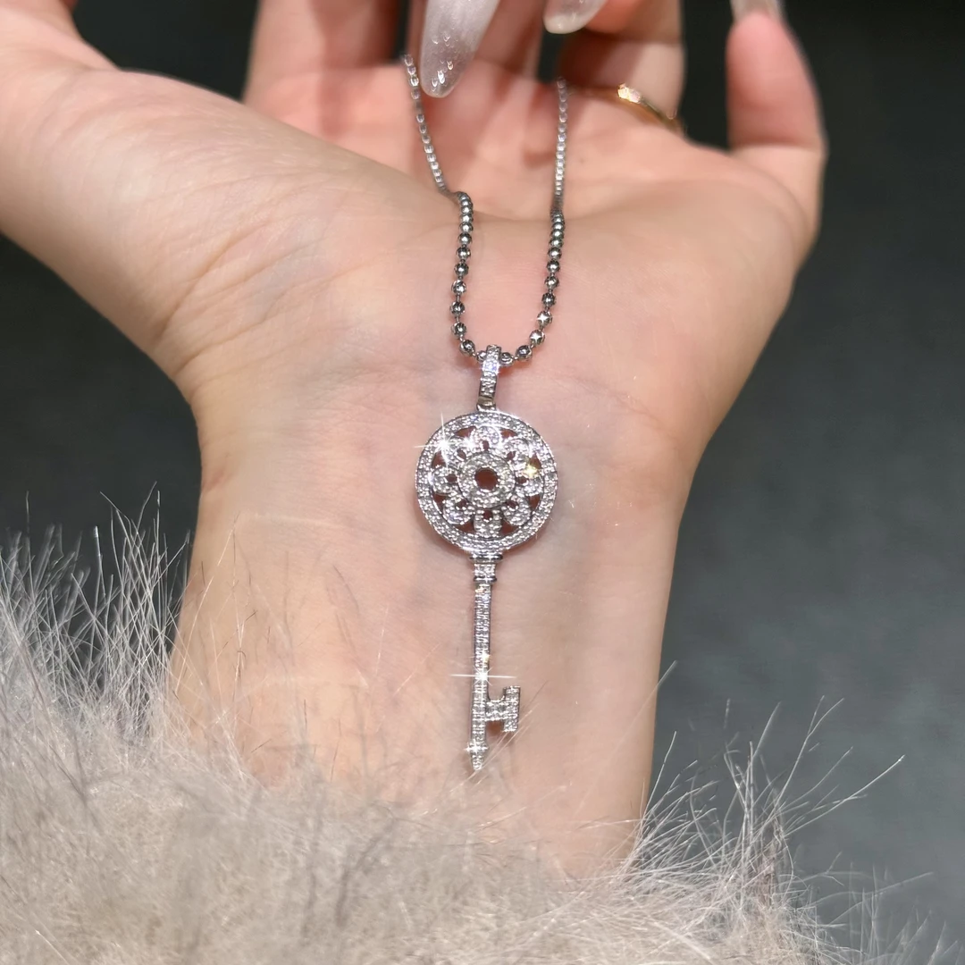 QANNA【满钻太阳花钥匙】18K金经典时尚钻石吊坠（不含链）AF