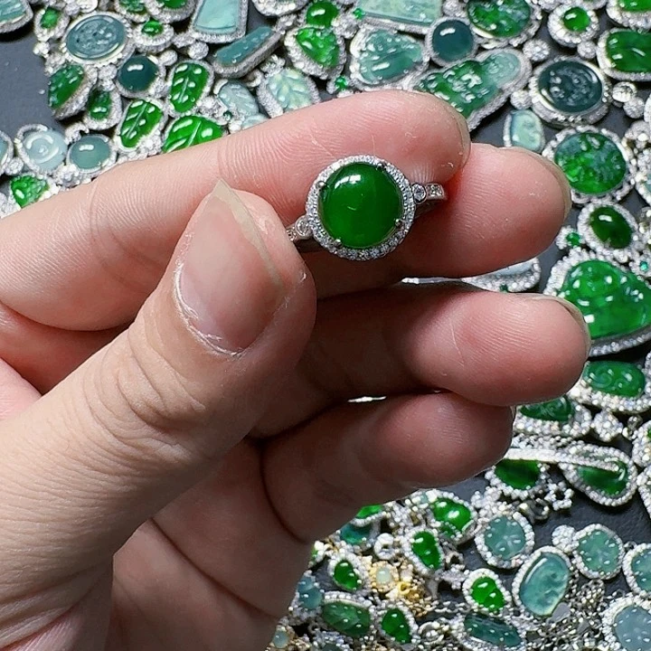 翡翠颈饰未镶嵌天然A货翡翠放漏