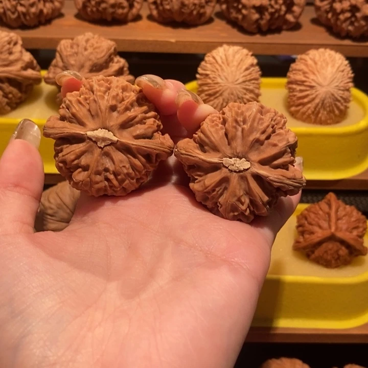 君***0文玩核桃吊坠宫灯